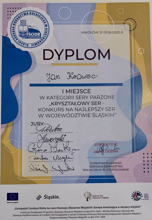 Dyplom potwierdzający zdobycie pierwszego miejsca przez ser Smażkóz w konkursie „Kryształowy ser” 2023 w kategorii sery parzone