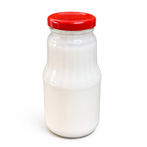 Kefir kozi na grzybku tybetańskim ze skórką cytrusową BIO w szklanej butelce na białym tle. Naturalny produkt z koziego mleka z Gospodarstwa Yagi.
