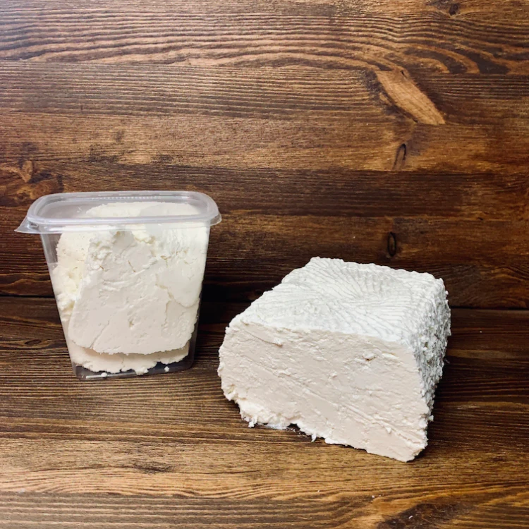 Świeży ser kozi Fromage Yagi 250 g – naturalny, kremowy, rustykalny, wytwarzany na świeżo z mleka koziego.