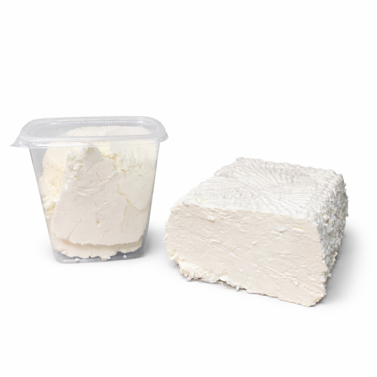 Świeży ser kozi Fromage Yagi 250 g – naturalny, kremowy, białe tło, wytwarzany na świeżo z mleka koziego.